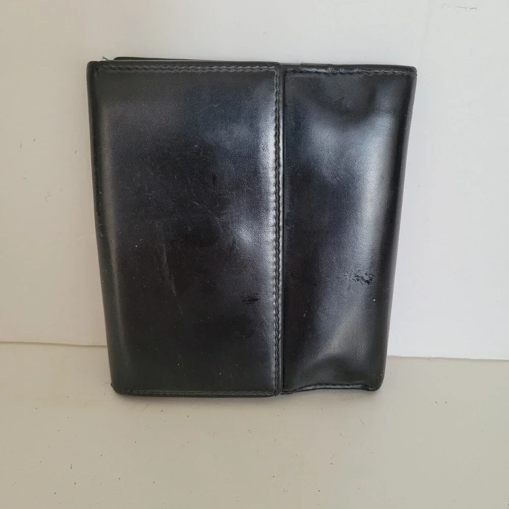 Gucci Vintage Black Leather Bifold Wallet G Logo Buckle Silver Hardware Italy